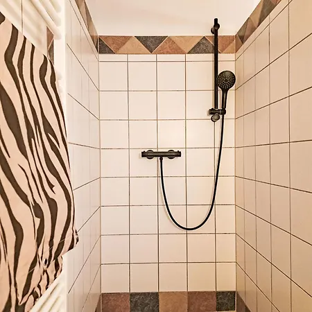 1 By Interhome דירה *