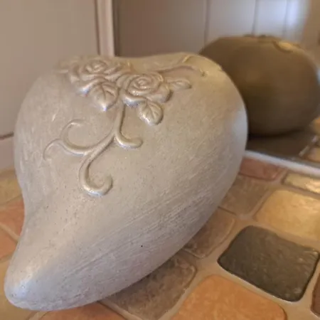 1 By Interhome דירה *